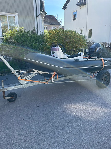 Brig Falcon 330s med Tohatsu 20hk 2 of 5