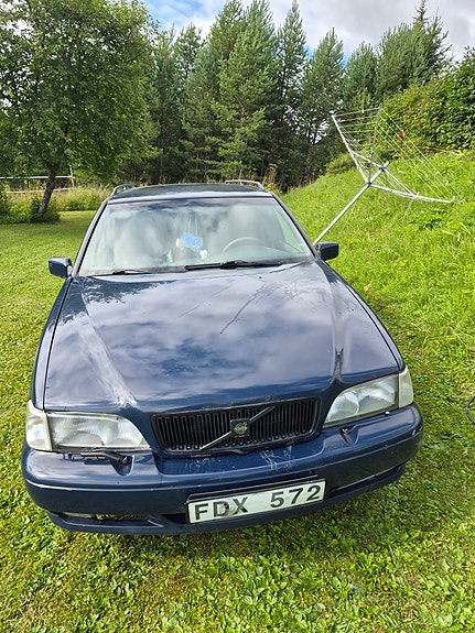 Volvo V70 3 of 11