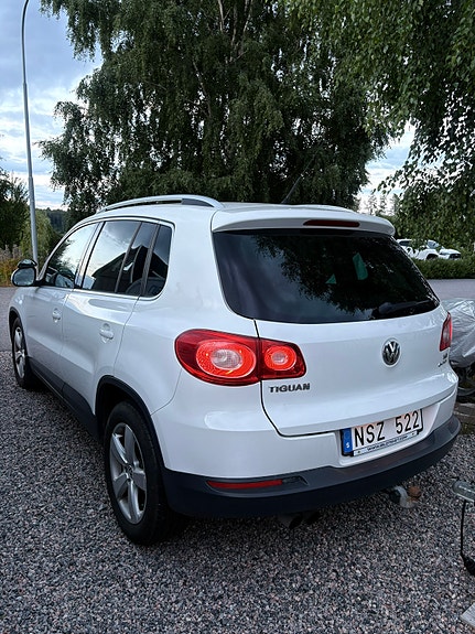 Volkswagen Tiguan 3 of 9