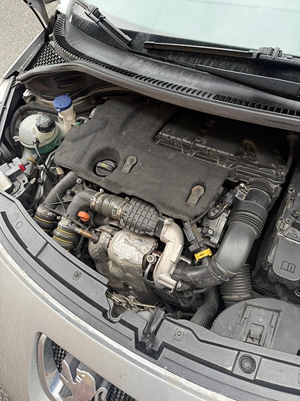 Peugeot 207 8 of 17