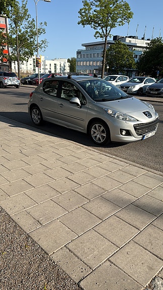 Peugeot 207 3 of 17