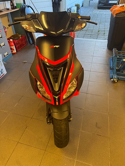 Aprilia SR50R 3 of 5