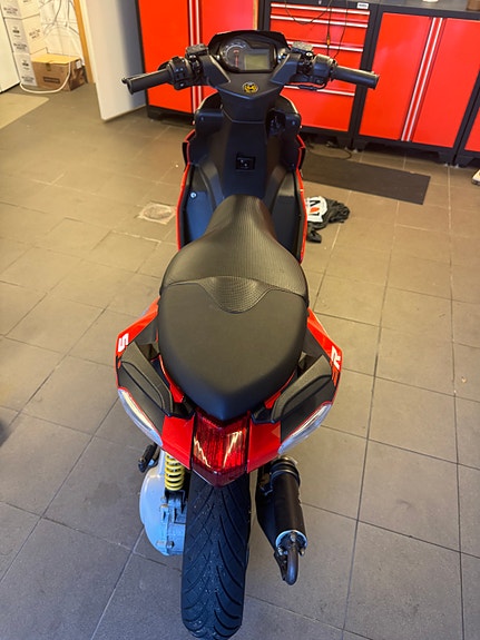 Aprilia SR50R 4 of 5