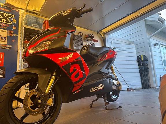 Aprilia SR50R 2 of 5