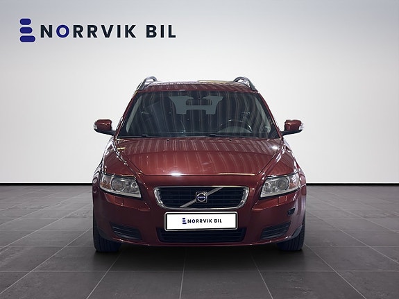 Volvo V50 2 of 27