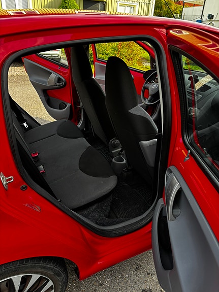 Toyota Aygo 8 of 19
