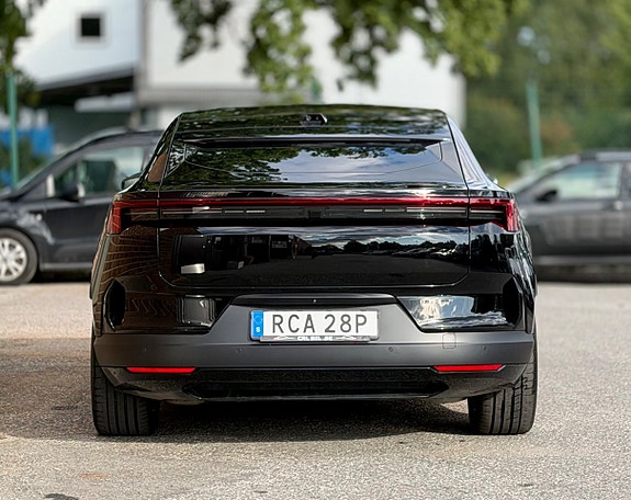Polestar 4 8 of 21