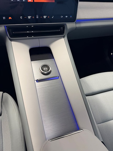 Polestar 4 18 of 21