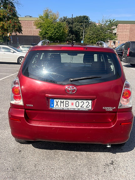 Toyota Corolla Verso 4 of 6