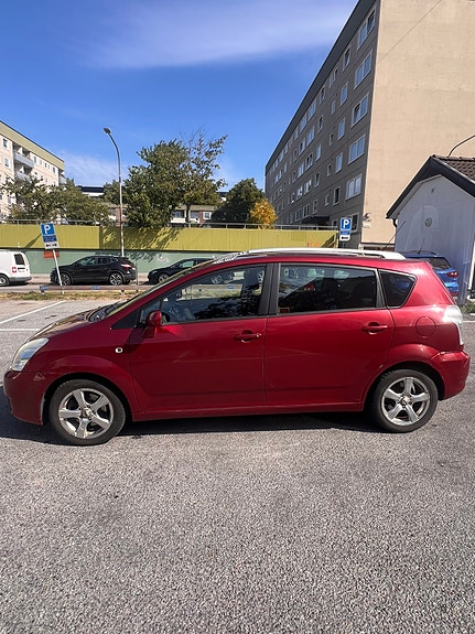 Toyota Corolla Verso 3 of 6