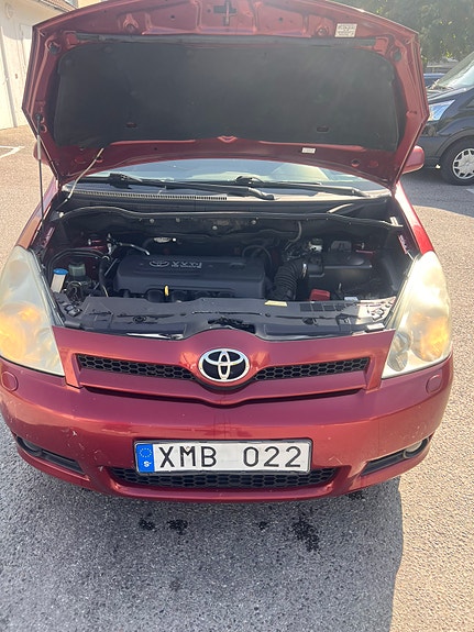 Toyota Corolla Verso 5 of 6