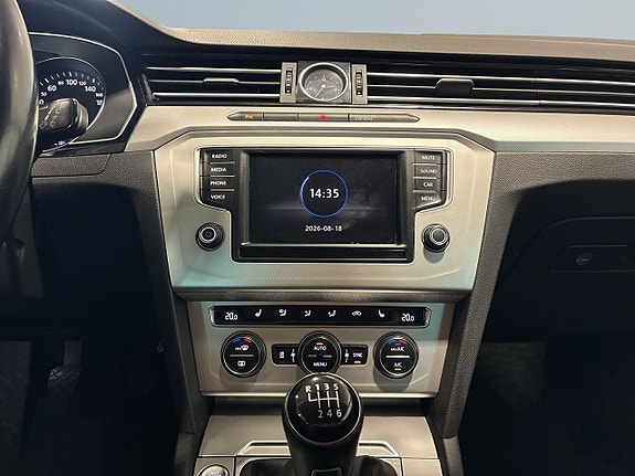 Volkswagen Passat 11 of 21
