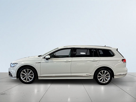 Volkswagen Passat 4 of 21