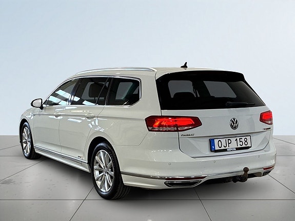 Volkswagen Passat 5 of 21