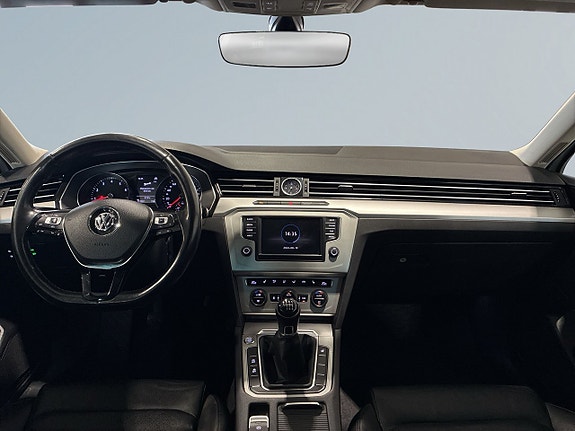 Volkswagen Passat 8 of 21