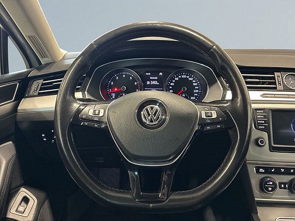 Volkswagen Passat 9 of 21