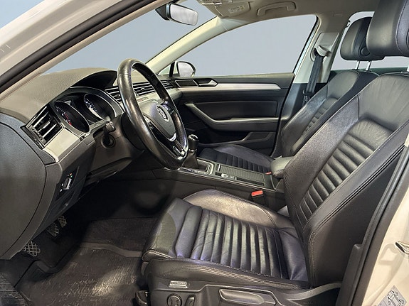 Volkswagen Passat 7 of 21