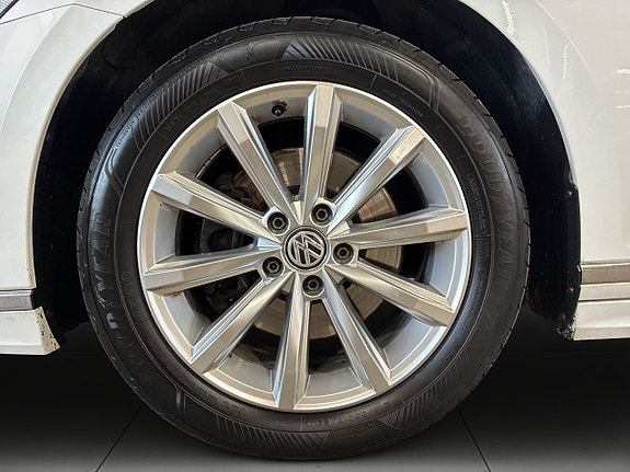 Volkswagen Passat 14 of 21