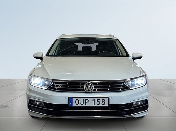 Volkswagen Passat 2 of 21