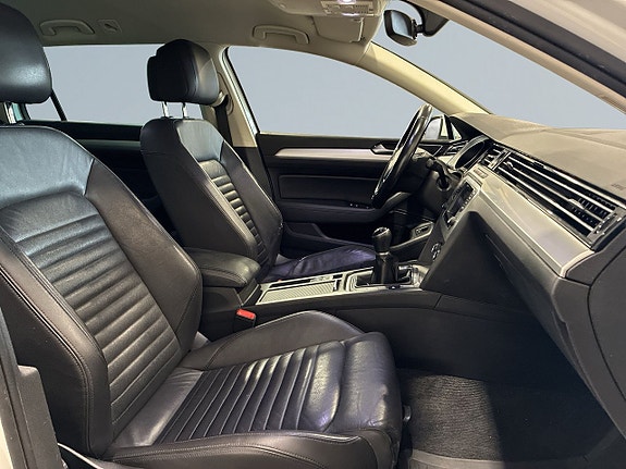 Volkswagen Passat 10 of 21