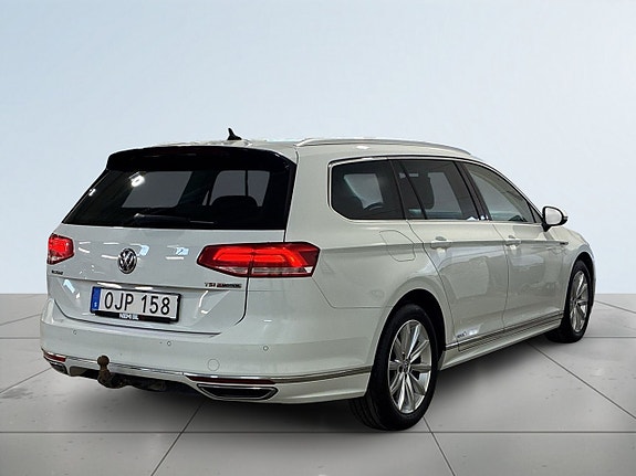 Volkswagen Passat 6 of 21
