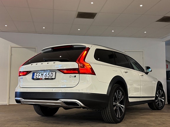 Volvo V90 Cross Country 10 of 27