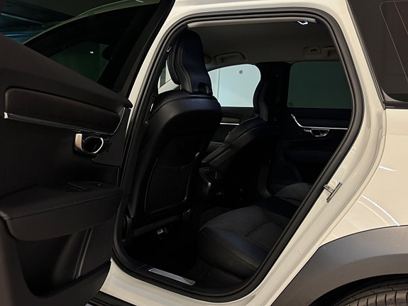 Volvo V90 Cross Country 19 of 27