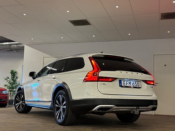Volvo V90 Cross Country 14 of 27