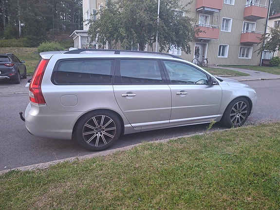 Volvo V70 3 of 5