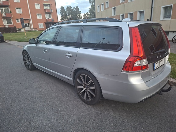 Volvo V70 4 of 5