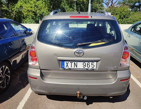 Toyota Corolla Verso 4 of 6