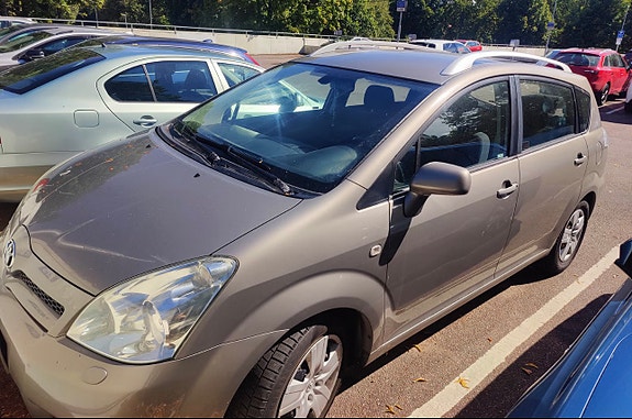 Toyota Corolla Verso 6 of 6
