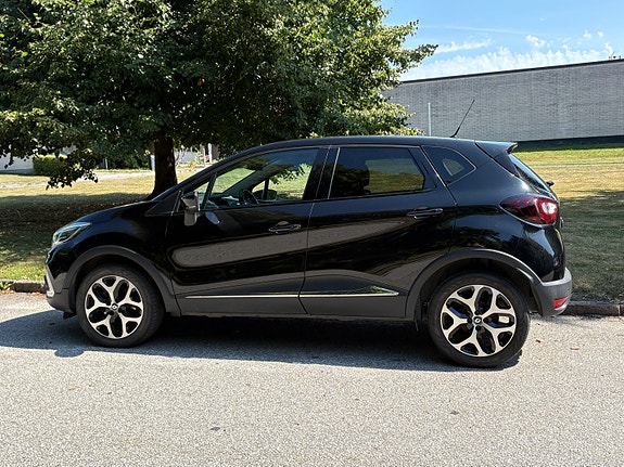 Renault Captur 2 of 12