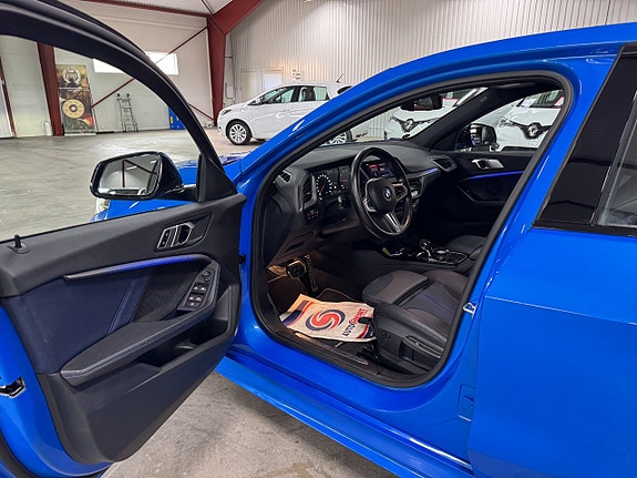 BMW 118i 9 of 25