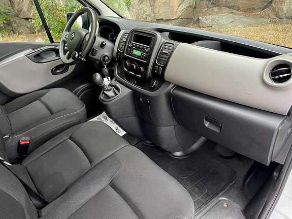 Renault Trafic 6 of 10