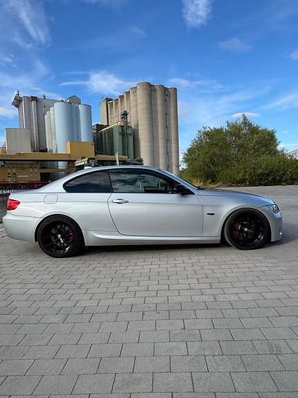 BMW 335i 2 of 11