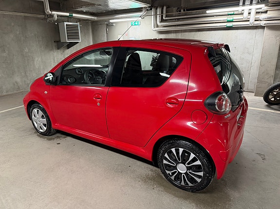 Toyota Aygo 2 of 6