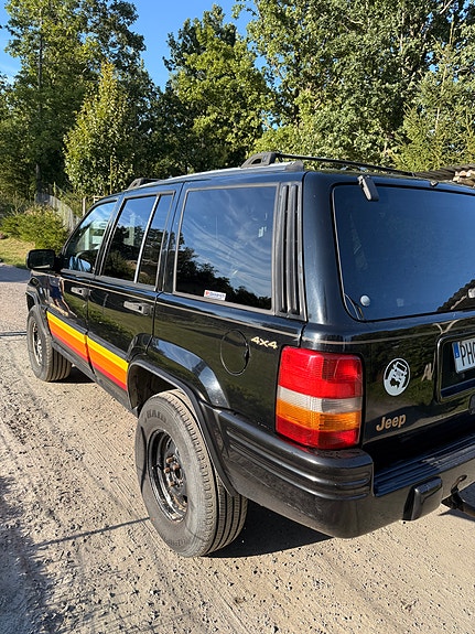 Jeep Grand Cherokee 3 of 12