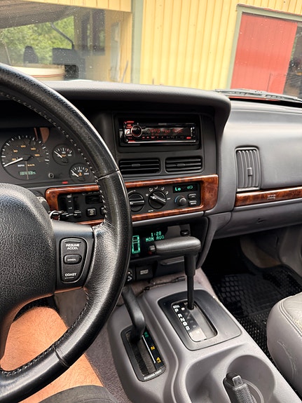 Jeep Grand Cherokee 7 of 12