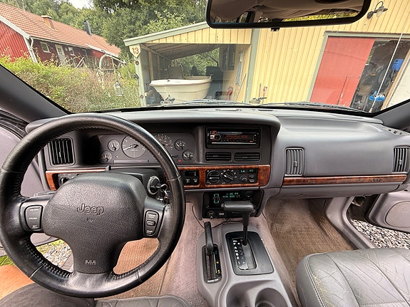 Jeep Grand Cherokee 6 of 12