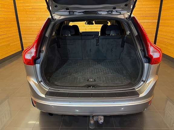 Volvo XC60 10 of 28