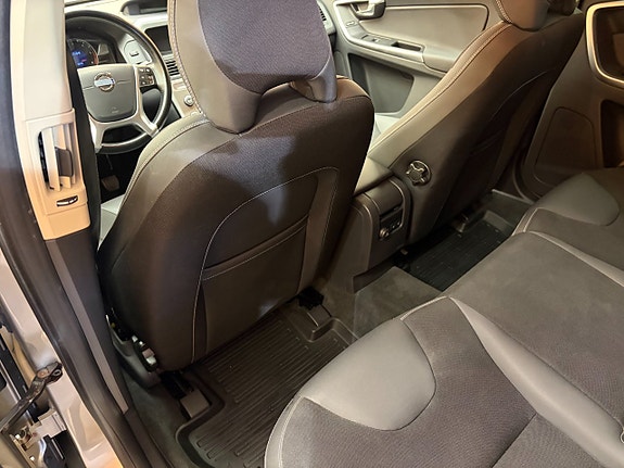 Volvo XC60 18 of 28