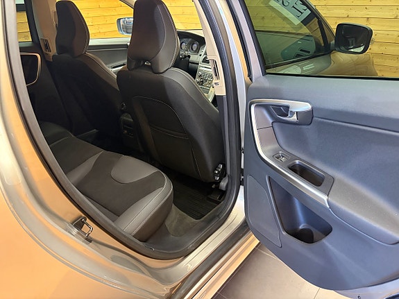 Volvo XC60 19 of 28