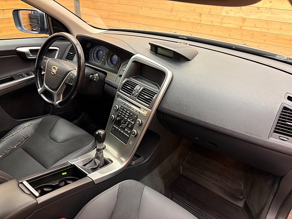 Volvo XC60 24 of 28