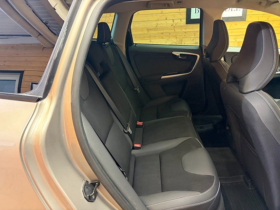 Volvo XC60 20 of 28