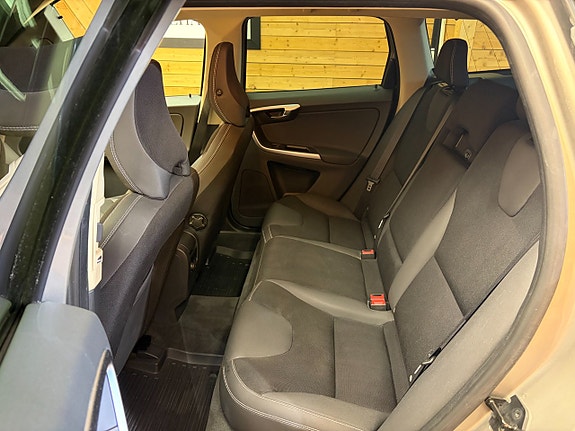 Volvo XC60 17 of 28