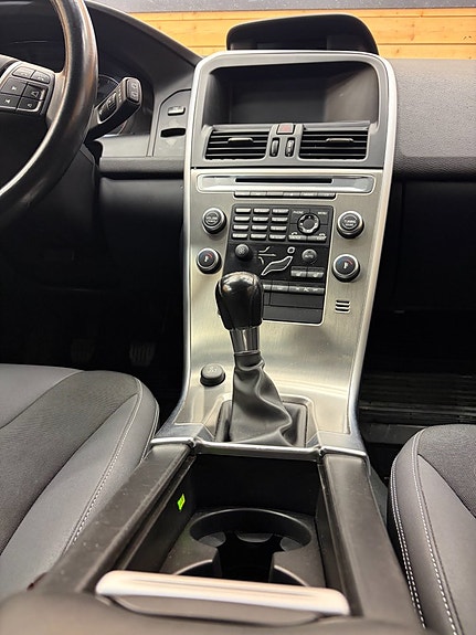 Volvo XC60 13 of 28