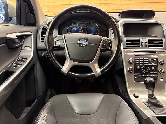 Volvo XC60 12 of 28