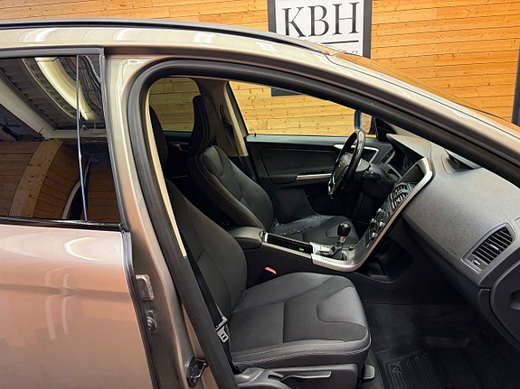 Volvo XC60 23 of 28
