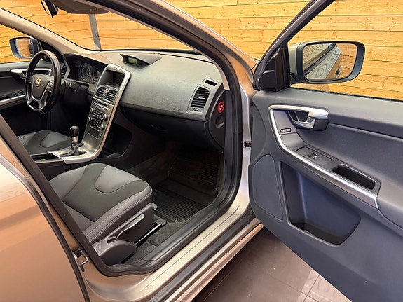 Volvo XC60 22 of 28